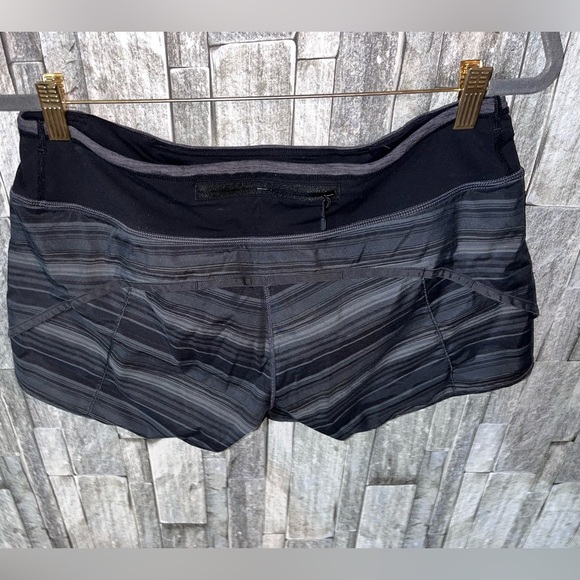 Lululemon Turbo Run Short
Coal Elevation Stripe / Deep Coal - Picture 3 of 4